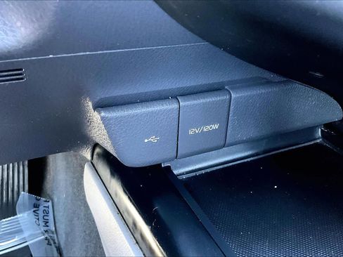 Certified 2020 Toyota Camry LE image 33