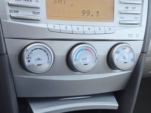 Used 2010 Toyota Camry LE image 24