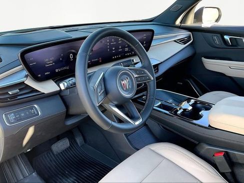 Used 2025 Buick Enclave Preferred w/ Power Package image 12