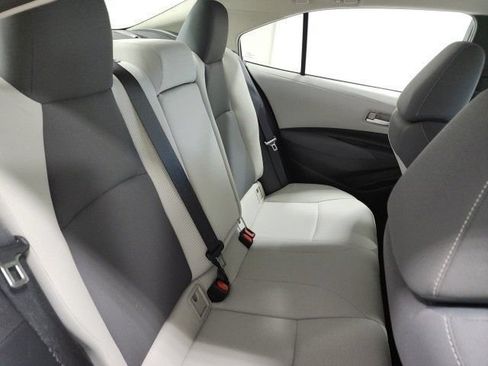 Used 2021 Toyota Corolla LE FWD image 17