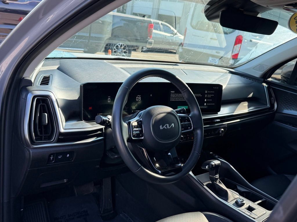 Used 2025 Kia Sorento EX w/ Panoramic Sunroof Package FWD image 3