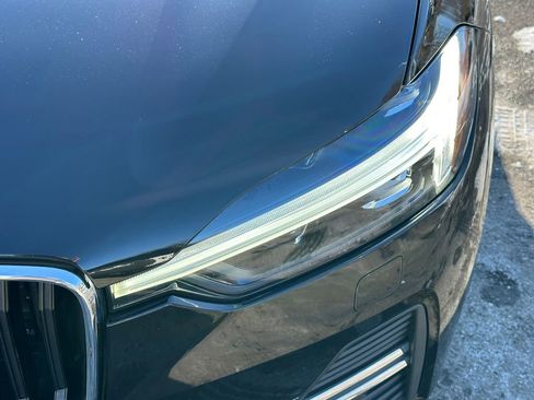 Used 2022 Volvo XC60 B5 Momentum w/ Climate Package image 13