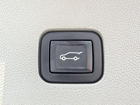 Certified 2022 Cadillac XT6 Premium Luxury w/ LPO, Floor Liner Package image 11