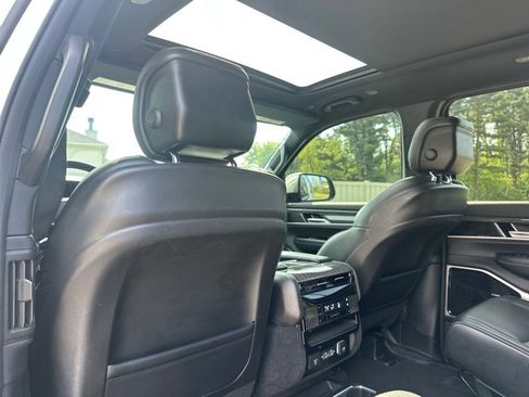 Used 2022 Jeep Wagoneer Series III w/ Premium Group I AWD/4WD image 20
