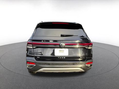 Used 2025 Volkswagen Taos SE image 12