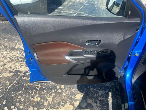 Used 2023 Nissan Kicks SR FWD image 9