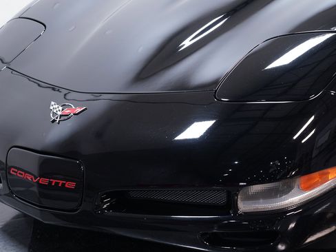 Used 2000 Chevrolet Corvette Coupe image 18