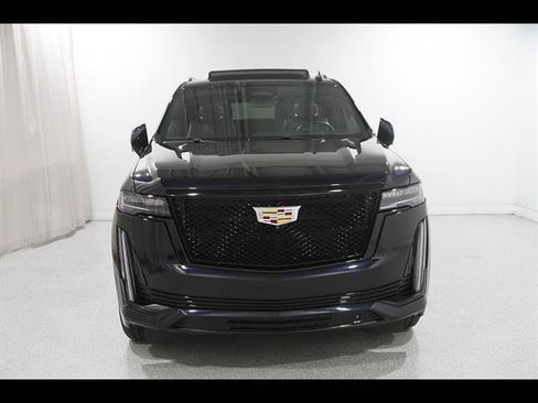 Used 2022 Cadillac Escalade Sport Platinum AWD/4WD image 2