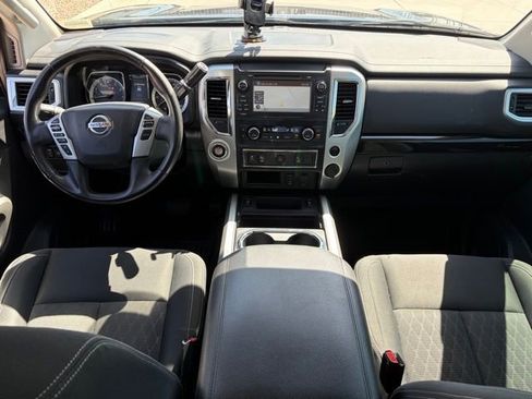 Used 2018 Nissan Titan SV w/ SV Convenience Package image 9