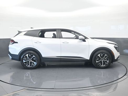 Used 2025 Kia Sportage EX image 7