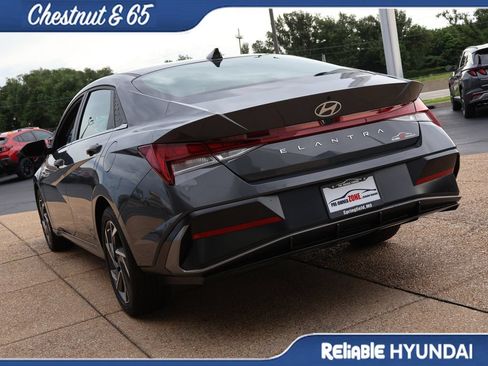 Certified 2024 Hyundai Elantra SEL w/ Convenience Package FWD image 4