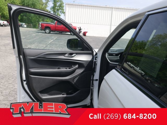 Certified 2024 Jeep Grand Cherokee L Laredo w/ Luxury Tech Group I AWD/4WD image 20