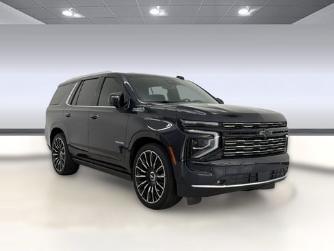 Used 2025 Chevrolet Tahoe High Country AWD/4WD image 7