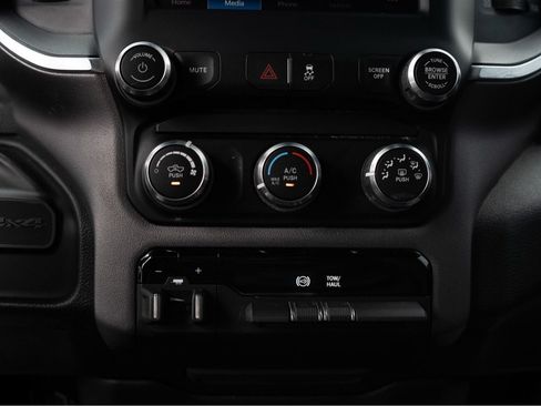 Used 2022 RAM 2500 Big Horn AWD/4WD image 19