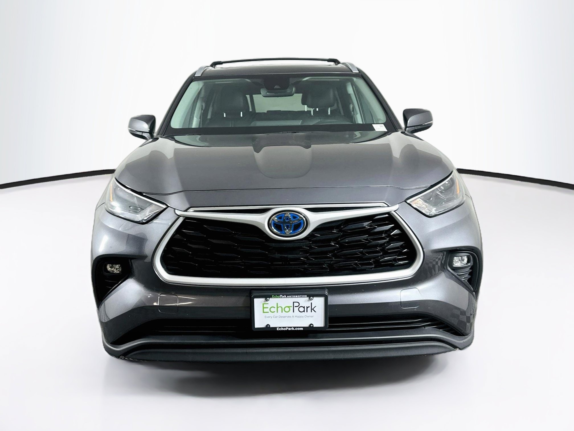 Used 2024 Toyota Highlander XLE AWD/4WD image 2