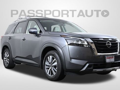 Certified 2024 Nissan Pathfinder SL image 4