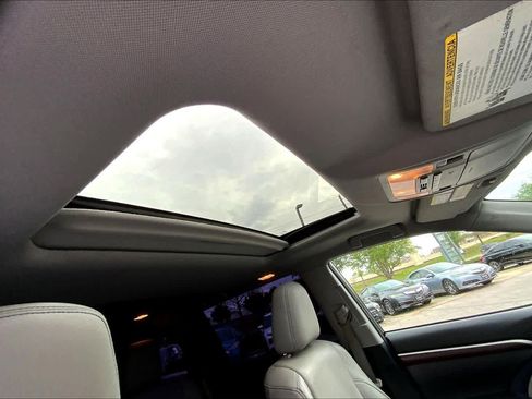 Used 2014 Toyota Highlander Limited image 13