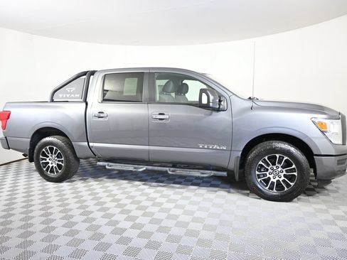 Used 2021 Nissan Titan SV w/ SV Convenience Package AWD/4WD image 9