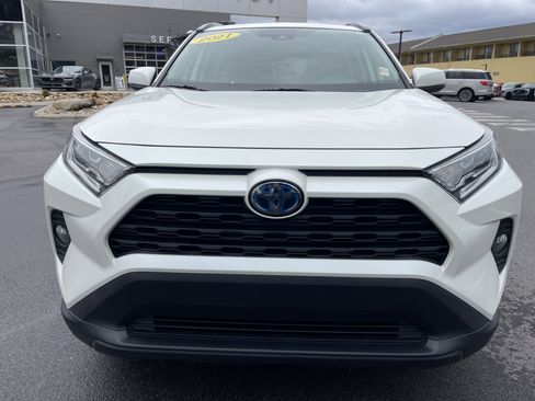 Used 2021 Toyota RAV4 XLE Premium image 2