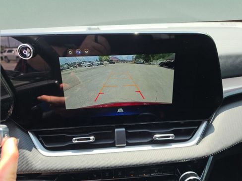 Used 2025 Chevrolet Equinox LT FWD image 24