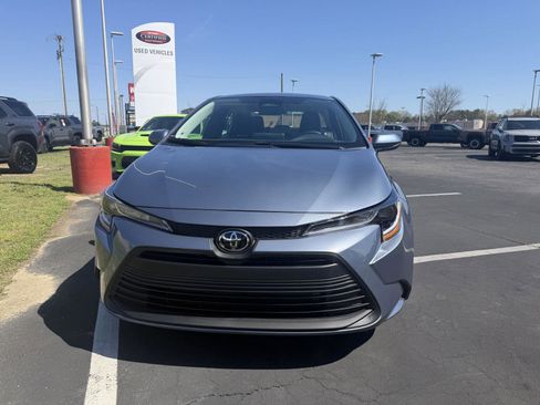 Used 2026 Toyota Corolla LE image 2