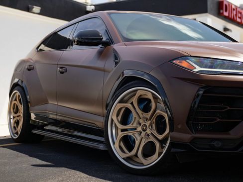 Used 2019 Lamborghini Urus AWD/4WD image 2