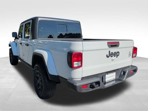Used 2023 Jeep Gladiator Sport AWD/4WD image 3
