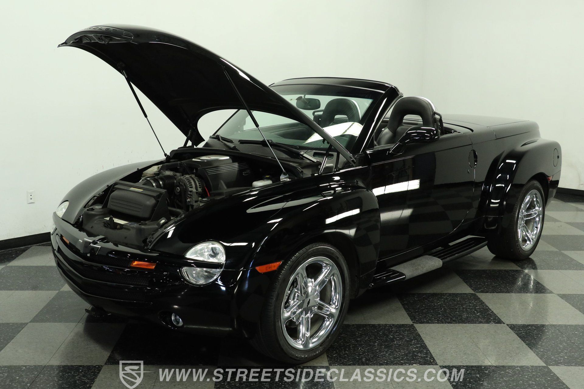 Used 2004 Chevrolet SSR w/ Preferred Equipment Group RWD image 30