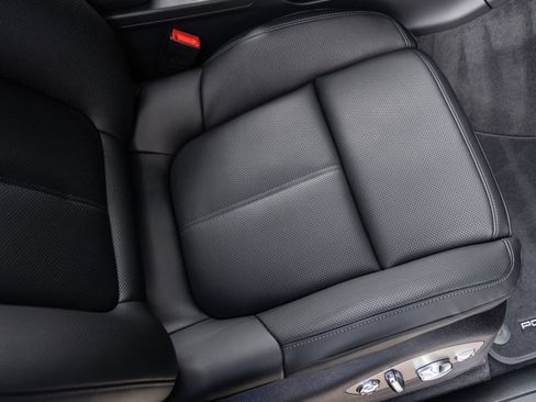 Certified 2026 Porsche Macan AWD/4WD image 45