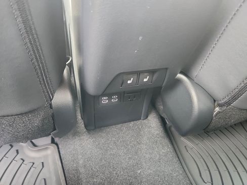 Certified 2025 Toyota Prius Plug-In Hybrid image 12