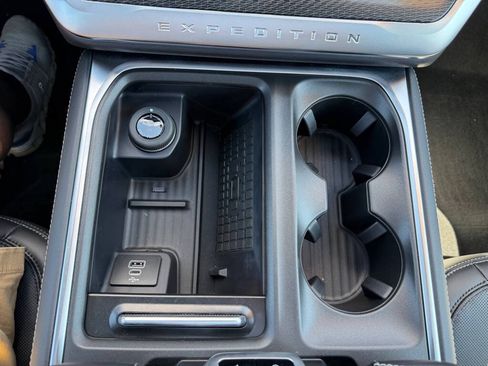 Used 2025 Ford Expedition Platinum w/ Stealth Performance Package AWD/4WD image 26