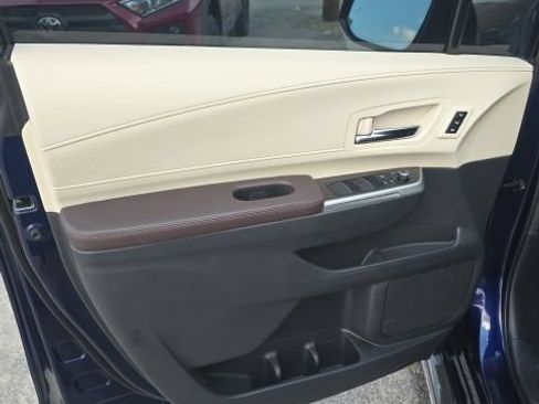 Used 2021 Toyota Sienna Platinum FWD image 10