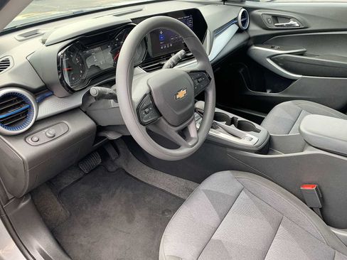 Certified 2025 Chevrolet Trax LS w/ LS Convenience Package FWD image 10