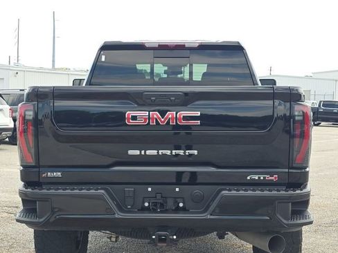Used 2025 GMC Sierra 2500 AT4 AWD/4WD image 4