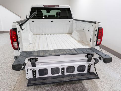 Used 2023 GMC Sierra 1500 SLE image 11