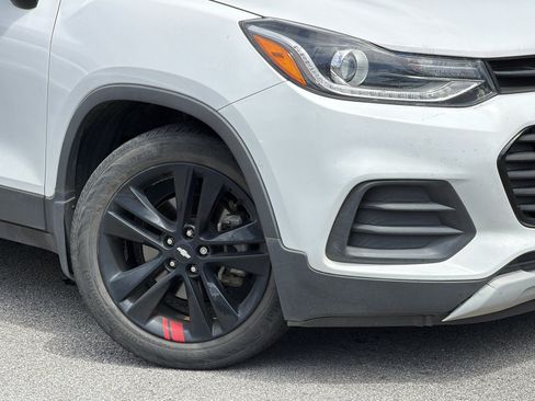 Used 2019 Chevrolet Trax LT w/ Sun & Sound Package FWD image 7