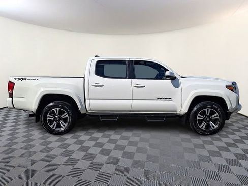 Used 2016 Toyota Tacoma TRD Sport w/ Towing Package RWD image 7