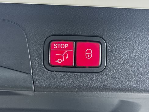 Used 2021 Mercedes-Benz GLS 450 4MATIC image 36