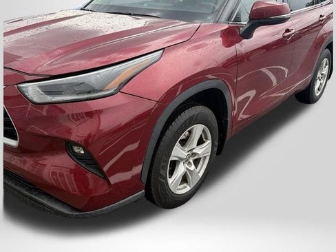 Used 2021 Toyota Highlander LE AWD/4WD image 1