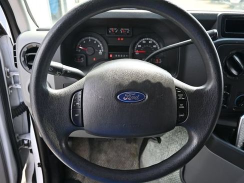 Used 2009 Ford E-150 and Econoline 150 Wagon RWD image 18