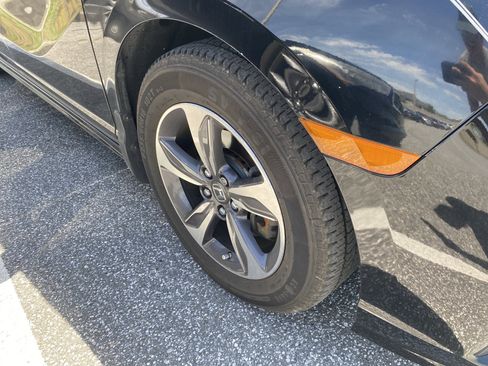 Used 2018 Honda Odyssey Touring image 17