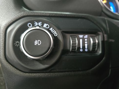 Used 2019 Jeep Wrangler Unlimited Sahara AWD/4WD image 25