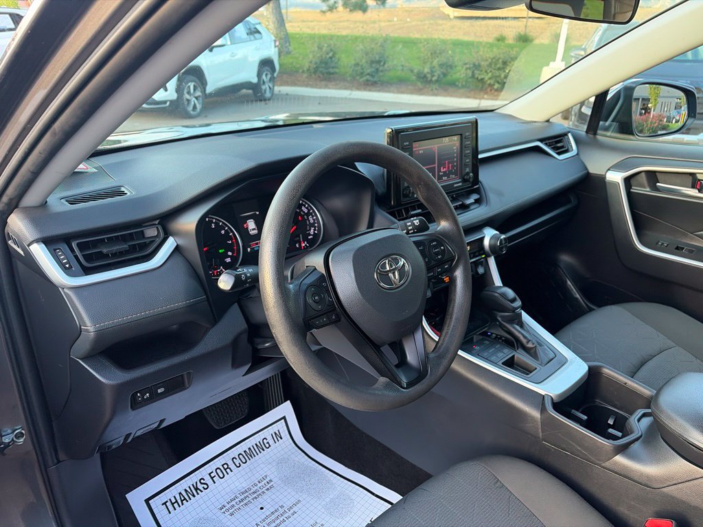 Used 2022 Toyota RAV4 XLE AWD/4WD image 25