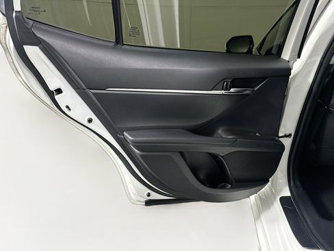 Used 2021 Toyota Camry SE image 25