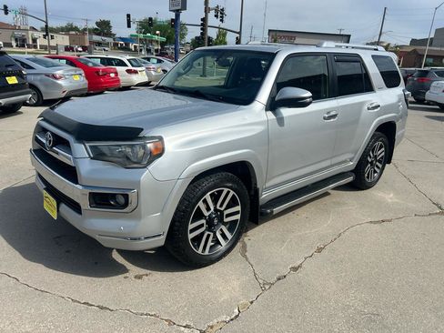 Used 2018 Toyota 4Runner Limited AWD/4WD image 7