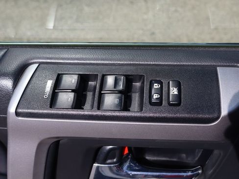 Used 2018 Toyota 4Runner Limited AWD/4WD image 18