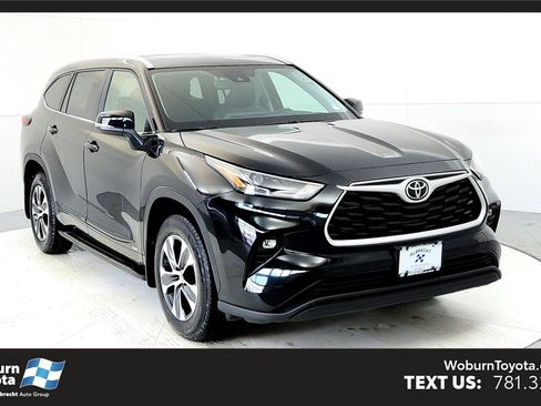 New 2026 Toyota Highlander XLE image 1