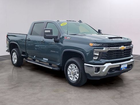 Used 2026 Chevrolet Silverado 2500 LT AWD/4WD image 3