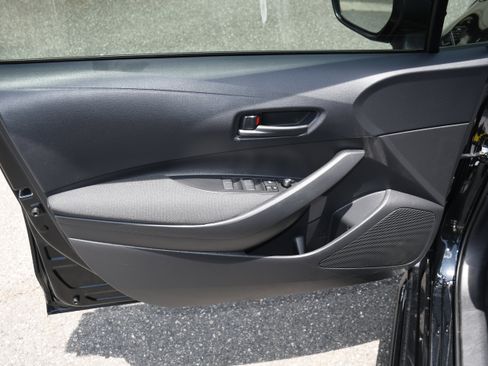 Used 2025 Toyota Corolla LE FWD image 9