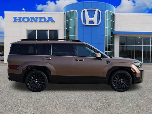 Used 2024 Hyundai Santa Fe Calligraphy FWD image 2
